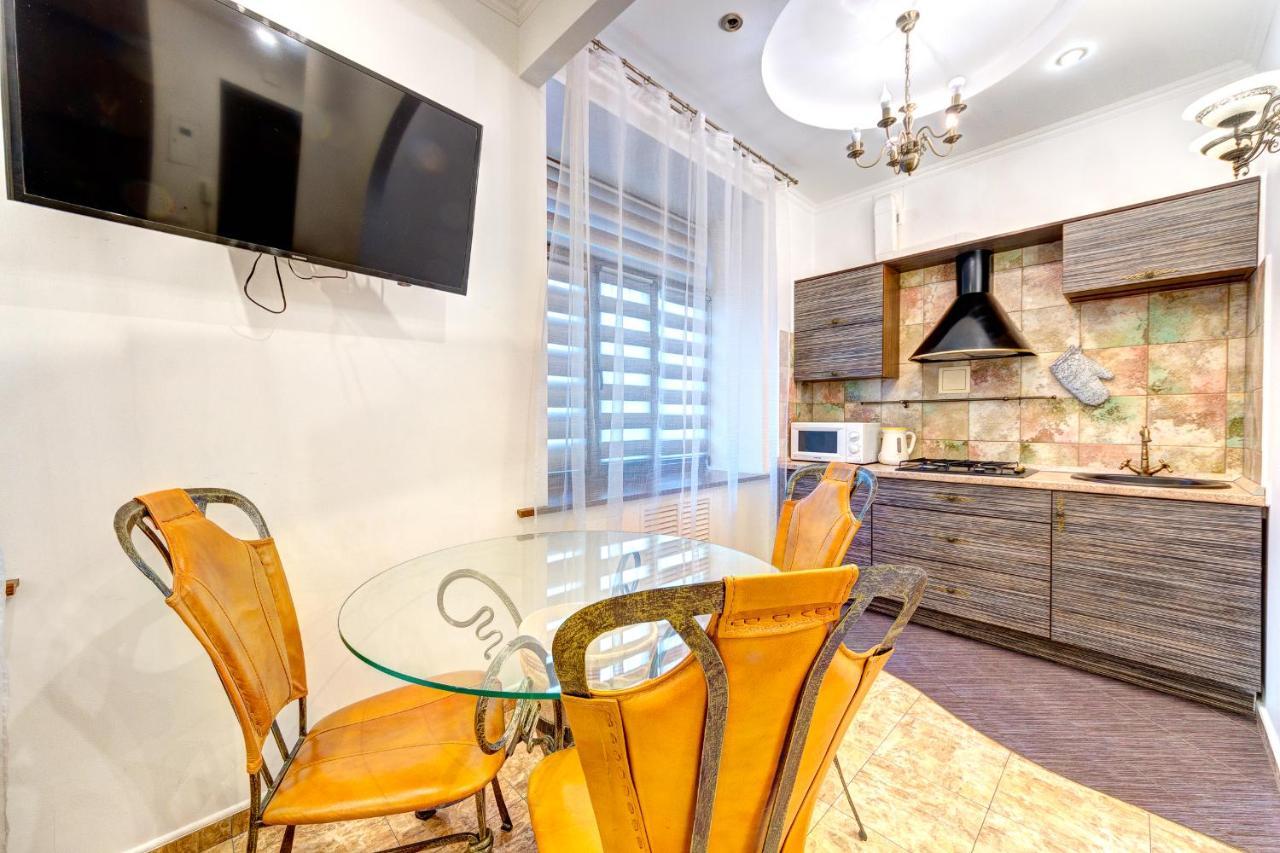 Світло! Vip Apartment In The Druzhby Narodiv Metro Station Kyiv Exterior photo