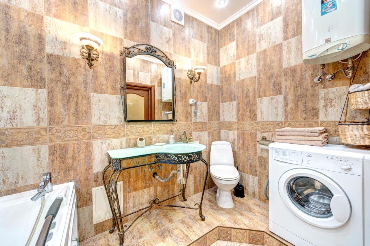 Світло! Vip Apartment In The Druzhby Narodiv Metro Station Kyiv Exterior photo
